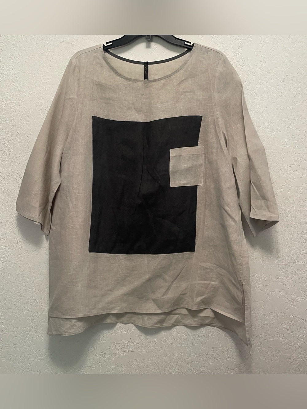 IC by Donnie K black and beige linen top with black rectangular panel